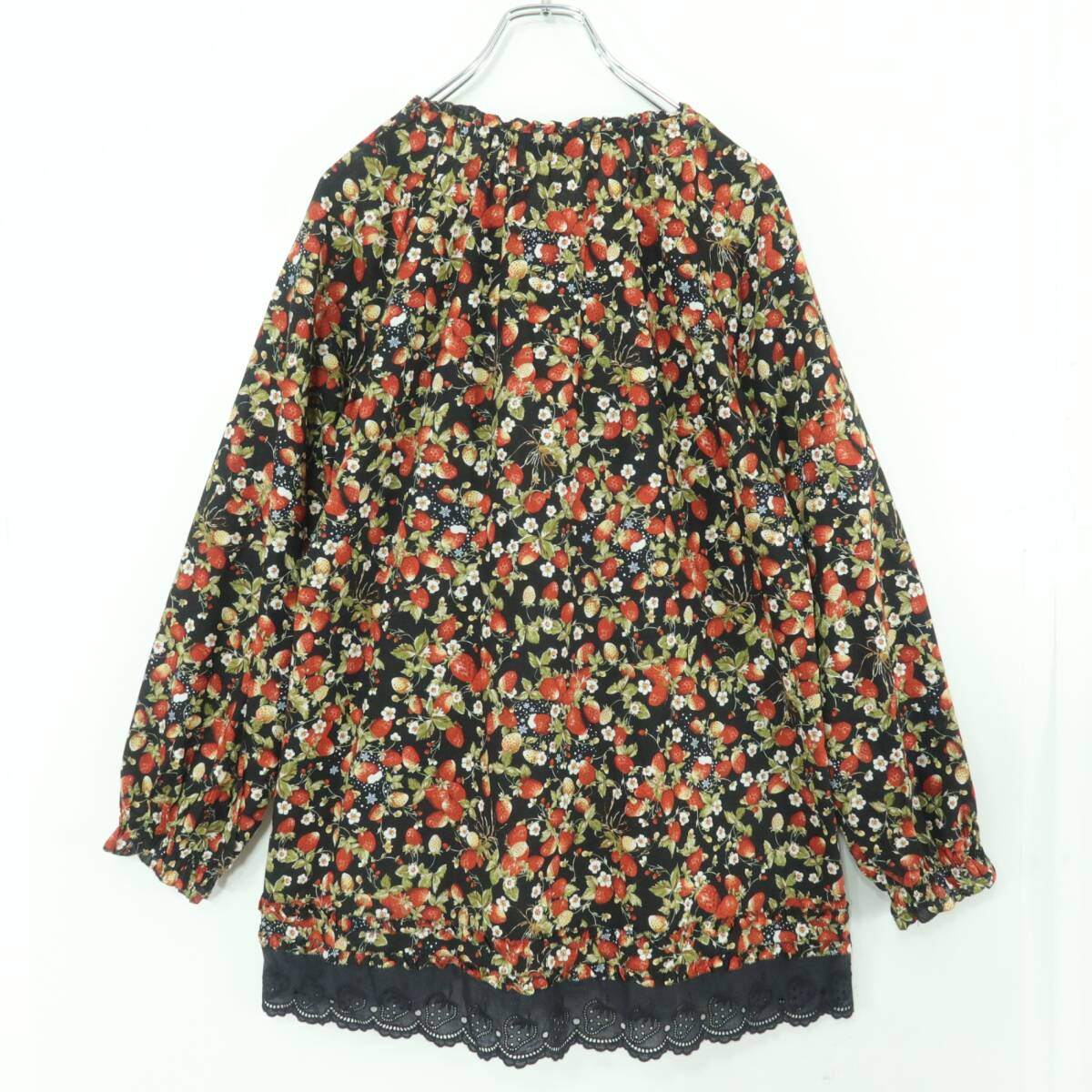 【美品】ピンクハウス★可愛い！苺が舞い散る！スノーベリーpt チュニック・スカートセットアップ 2点セット 黒系＊ z19550