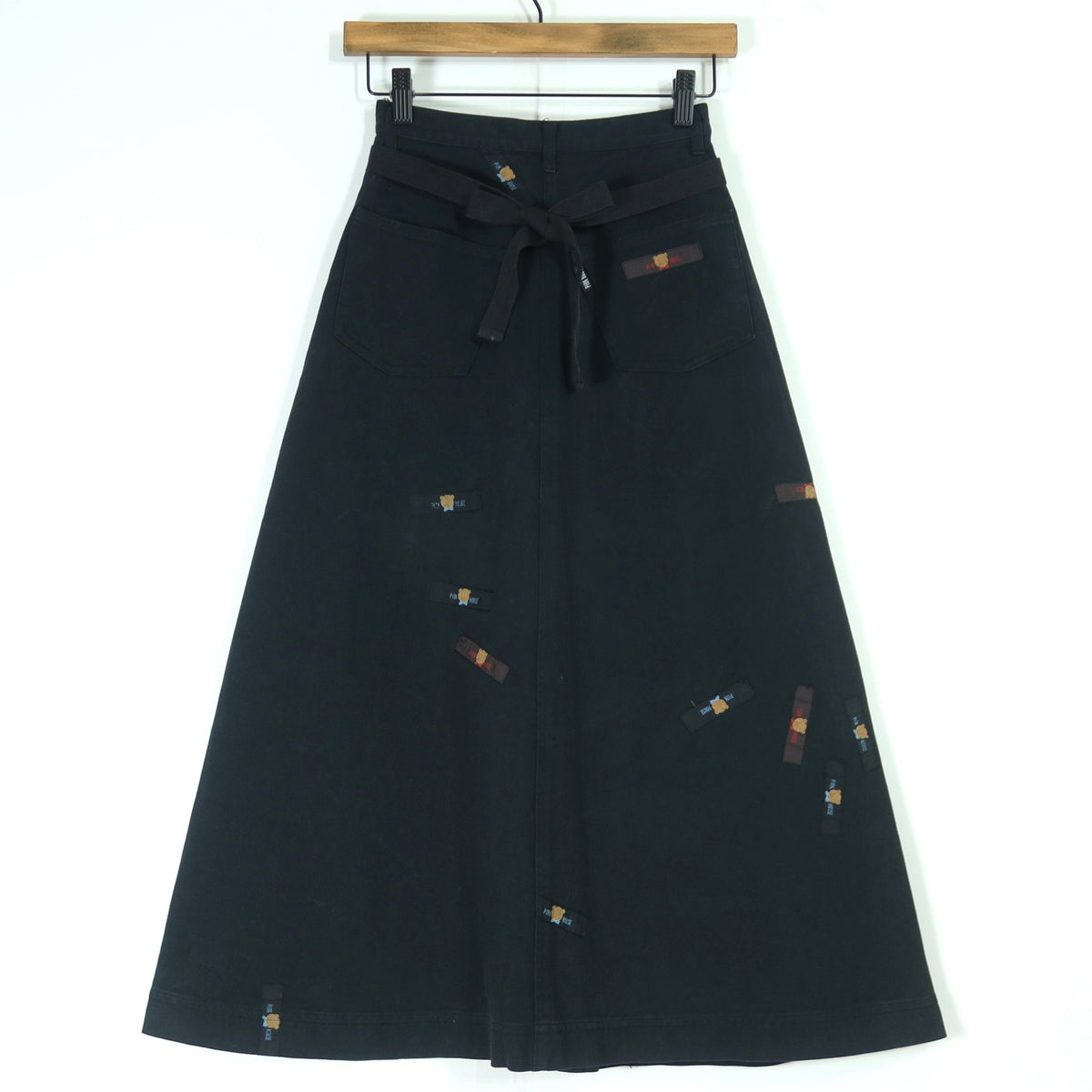 ピンクハウス★くまワッペンいっぱい♪デニムのロングスカート 黒系 無地 z19697