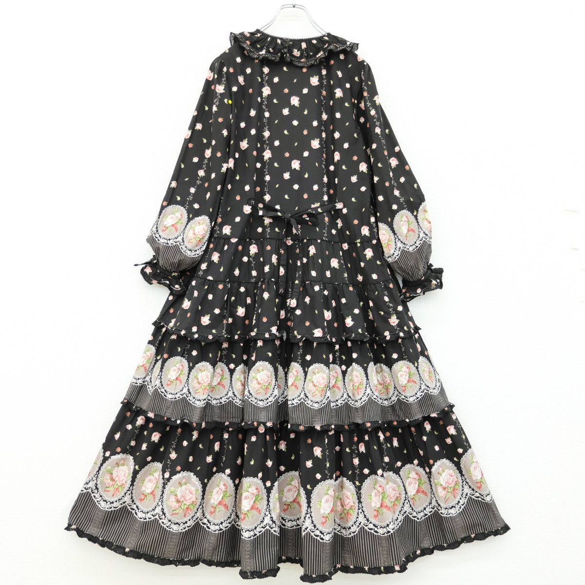 ピンクハウス★豪華！ローズガーデナーpt♪かぶせ段々ワンピース 黒系 前開き 舞い散るピンクローズ♪薄手 z23657