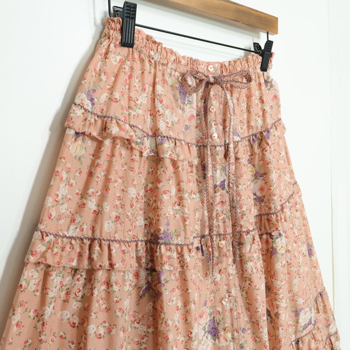 【美品】ピンクハウス★薔薇pt&段々フリル♪ギャザースカート サーモンピンク系 前開き z22914