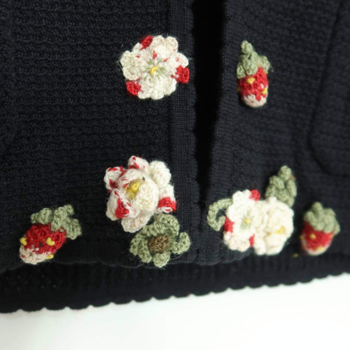 【極美品・紙タグ有】ピンクハウス★イチゴ&お花モチーフ♪長袖カーディガン はおりもの 黒系 レースも♪厚手 z19838