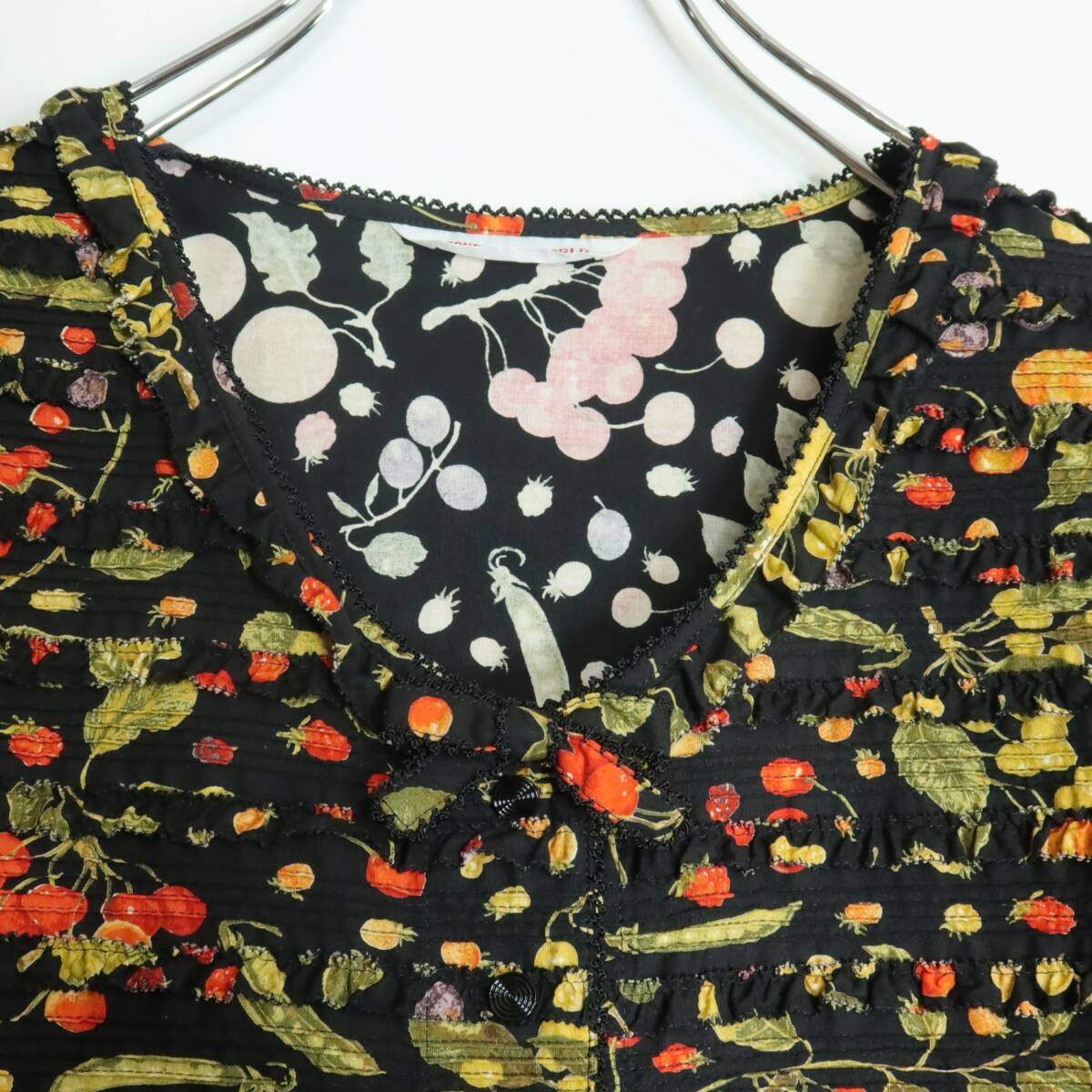【美品】ワンダフルワールド カネコイサオ★チェリー&ベリーpt♪半袖ワンピース 前開き 黒系 段々フリル♪薄手 z19001