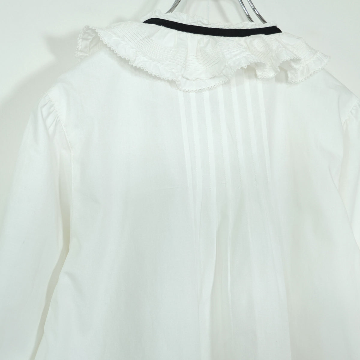 【美品】ピンクハウス★黒リボン使い♪長袖フリルブラウス 白系 前開き 無地 薄手 z22545