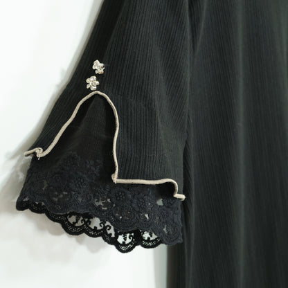 アクシーズファム★お花のビジュー&黒レース♪半袖カットソー サイズF 黒系 薄手 z22638