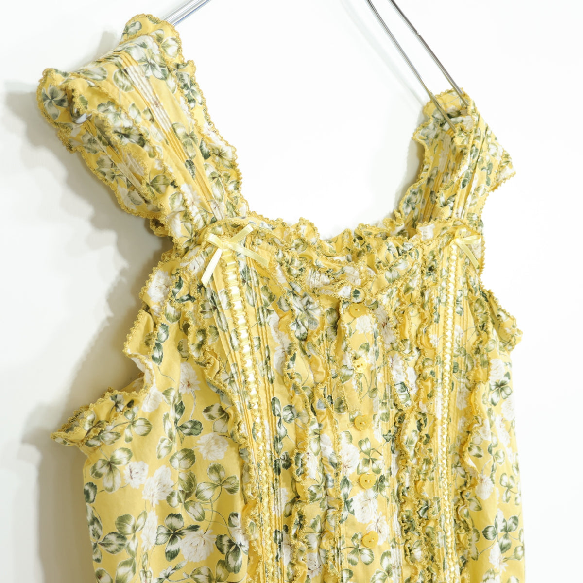 【極美品】ピンクハウス★シロツメクサpt♪キャミソールブラウス イエロー系 前開き サテンリボン&はしごレース♪薄手 z22698
