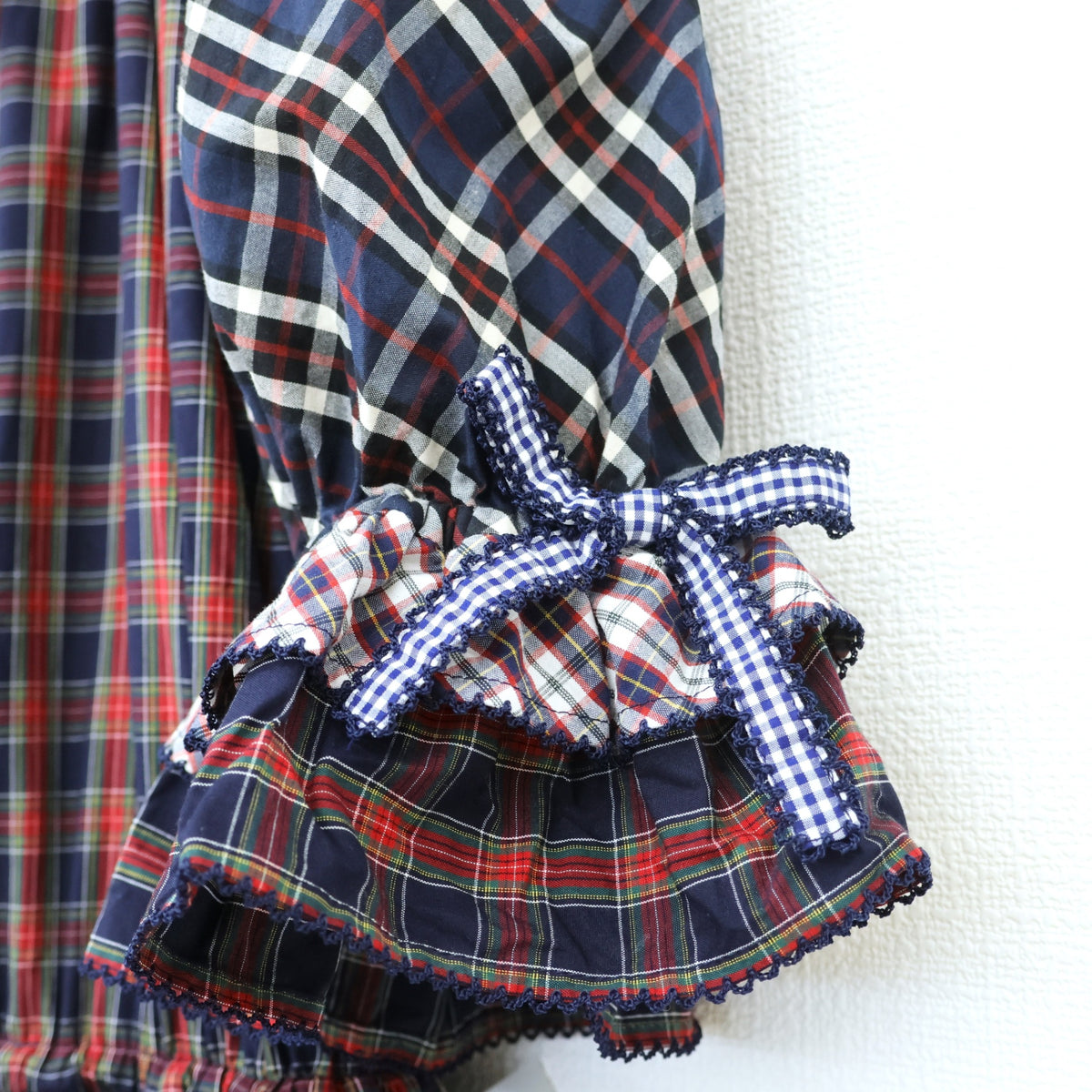 【美品】ピンクハウス★タータンチェックパッチワークワンピース 半袖 紺系ミックス 前開き フリル &リボン♪2025年製 z23387