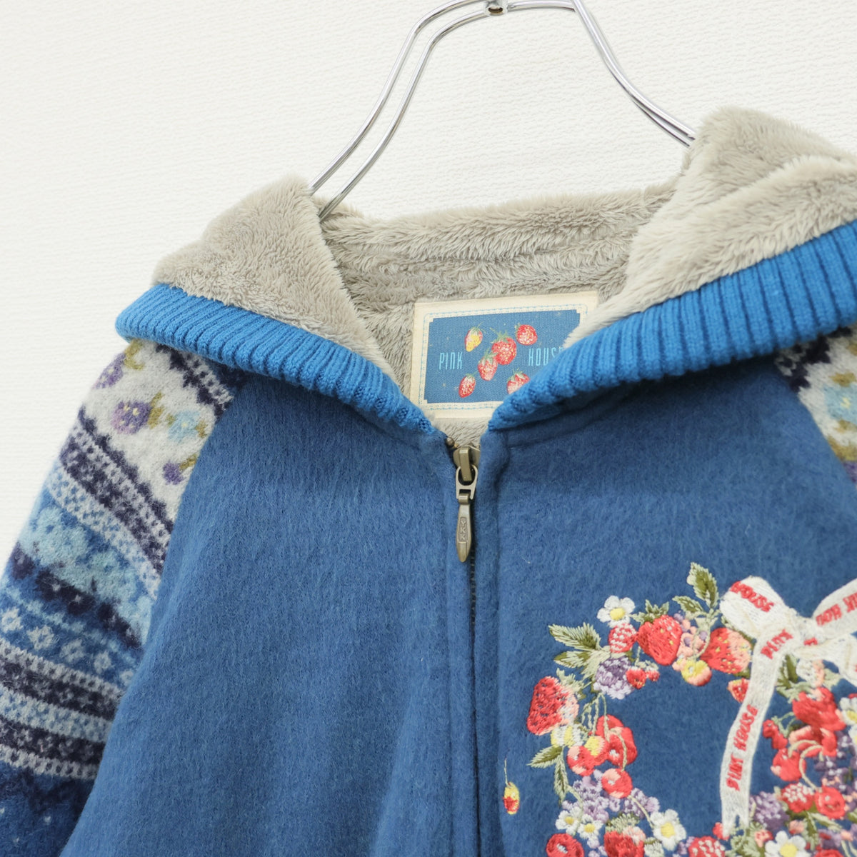 ピンクハウス★いちごリース刺繍♪ノルディック柄フード付ジャケット 切替袖 サイズM 青系 裏ボア♪厚手 z23353
