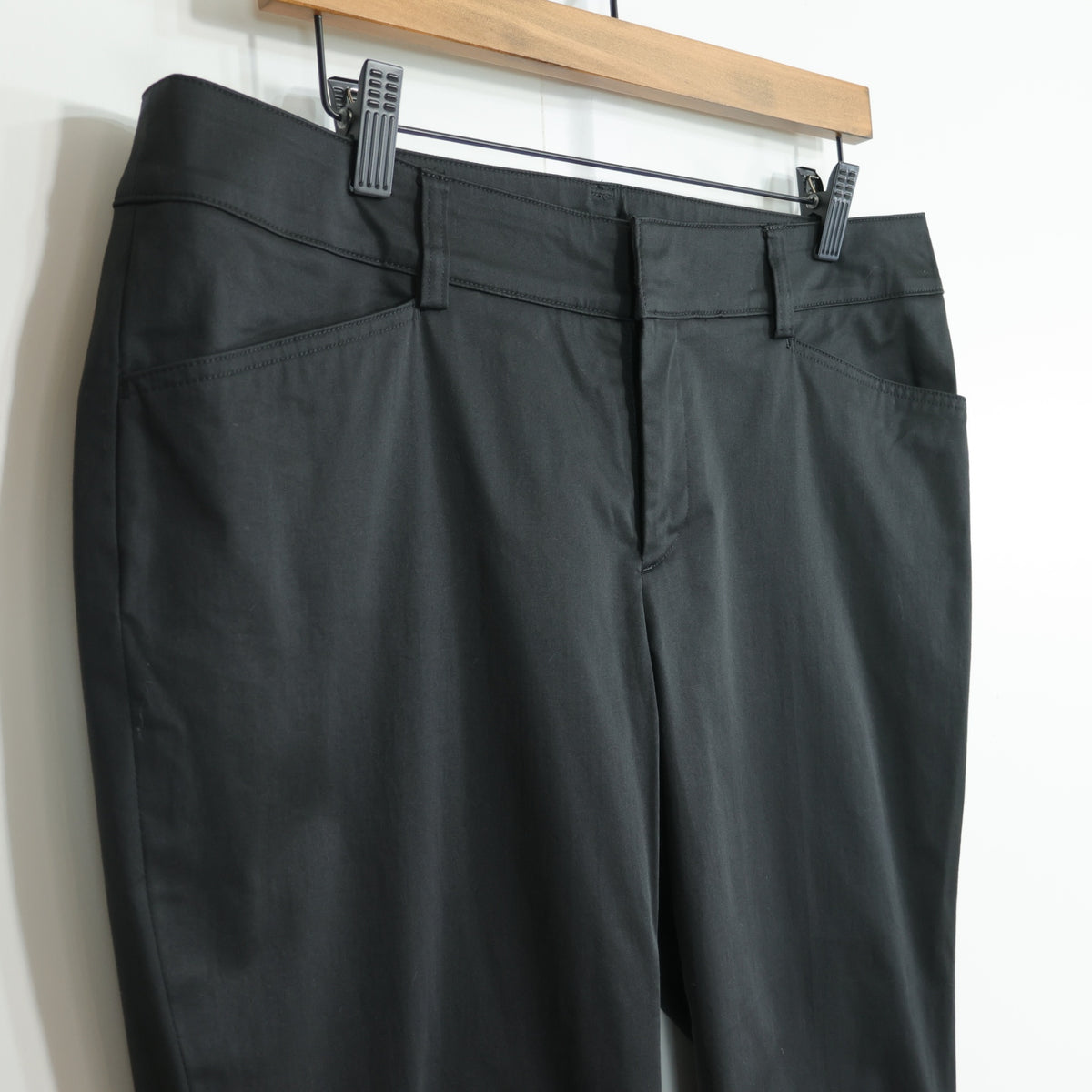 23区★おしゃれなクロップドパンツ 大きいサイズ48 黒系 無地 薄手 z22841