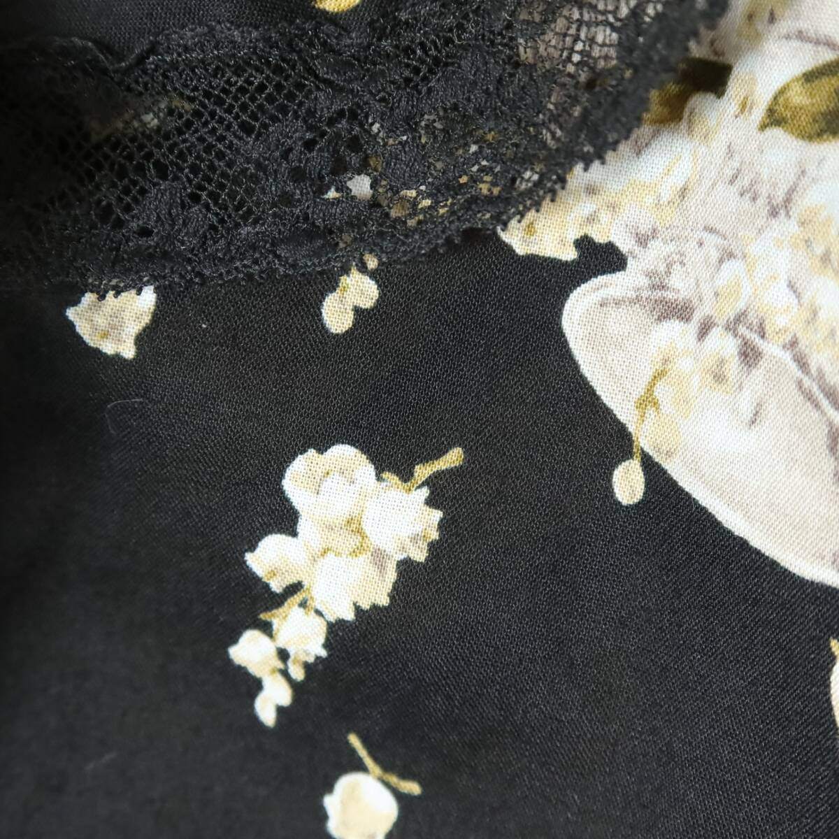 【美品】ピンクハウス★ローンブラウス 黒系 前開き キュートなすずらんプリント♪黒レース&フリル♪z13354