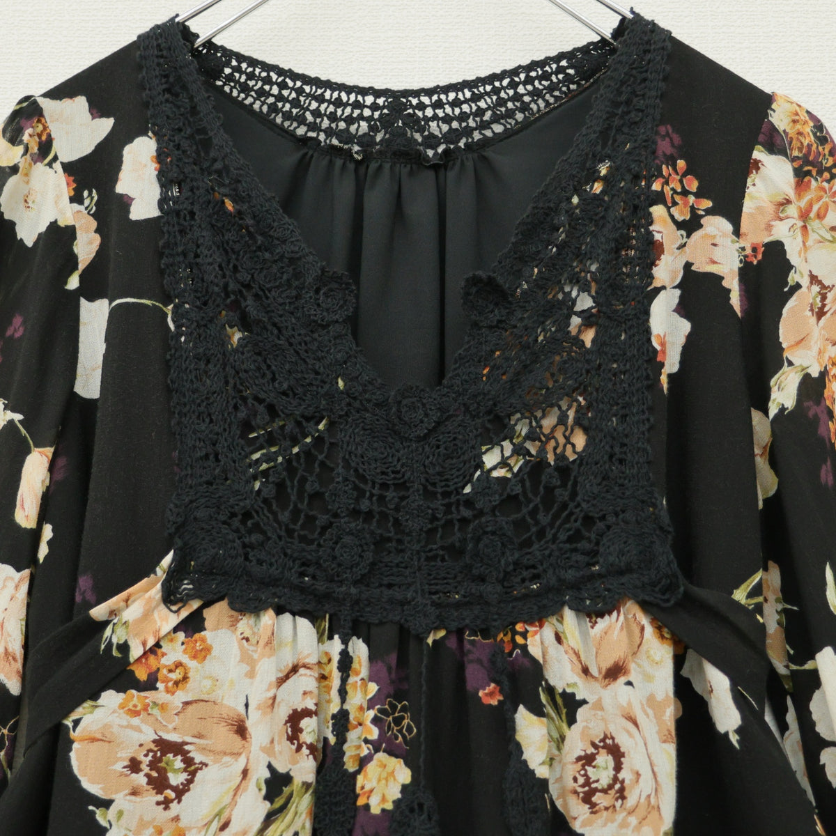 インゲボルグ★胸元レース使い♪花柄シフォンワンピース サイズ9 黒系 薄手 z23318