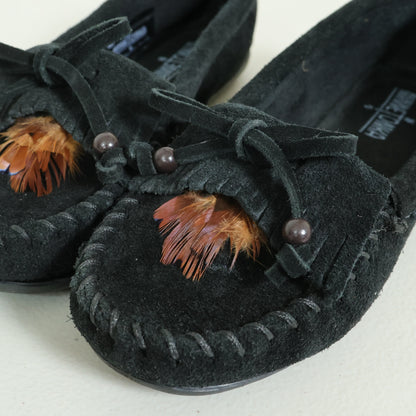MINNETONKA★スエードモカシン 羽 ビーズ リボン サイズ7 24.0cm 黒系 sh244