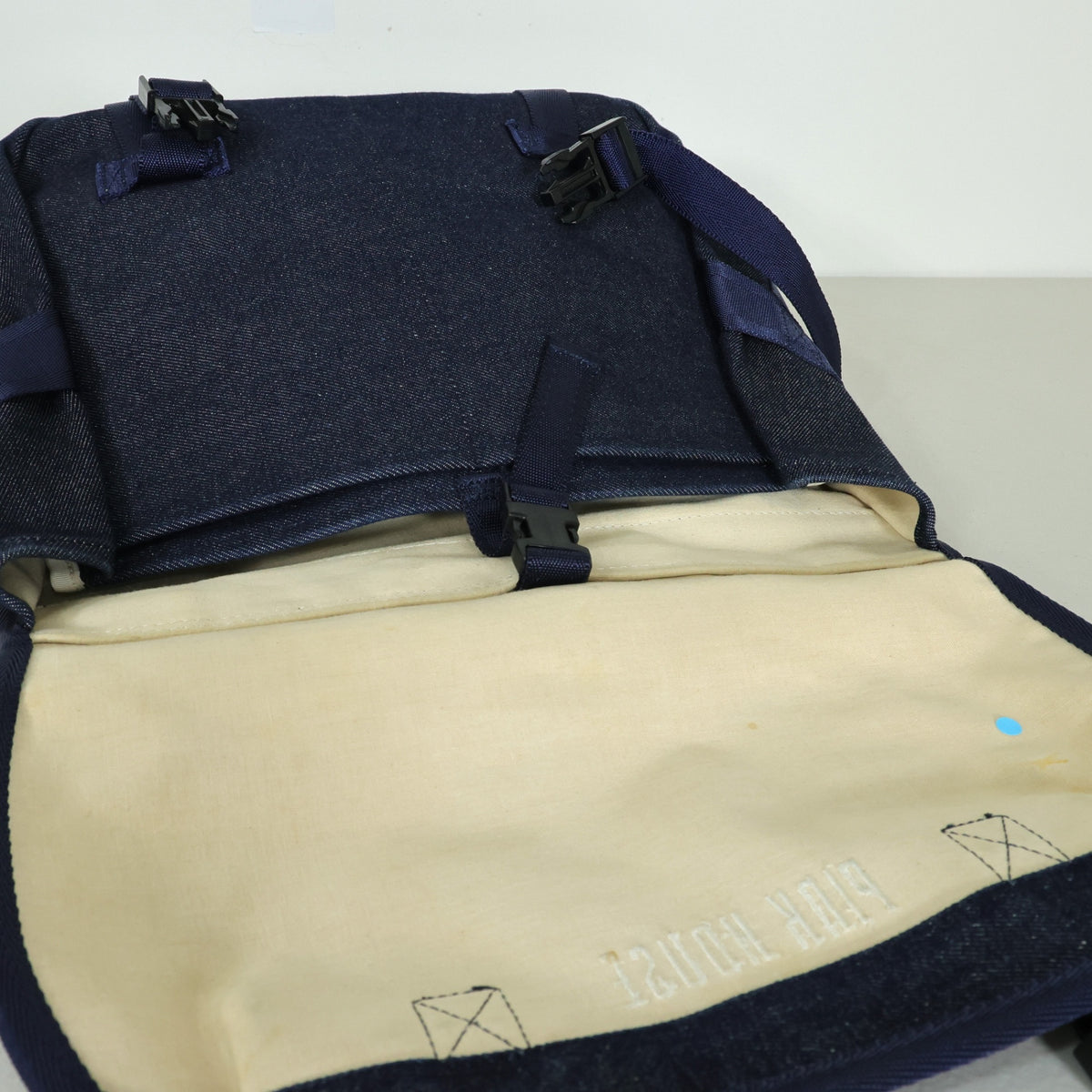 ピンクハウス★デニム生地リュックサック ロゴ刺繍 デニム バックルベルト 多機能バッグ 青系 ba248