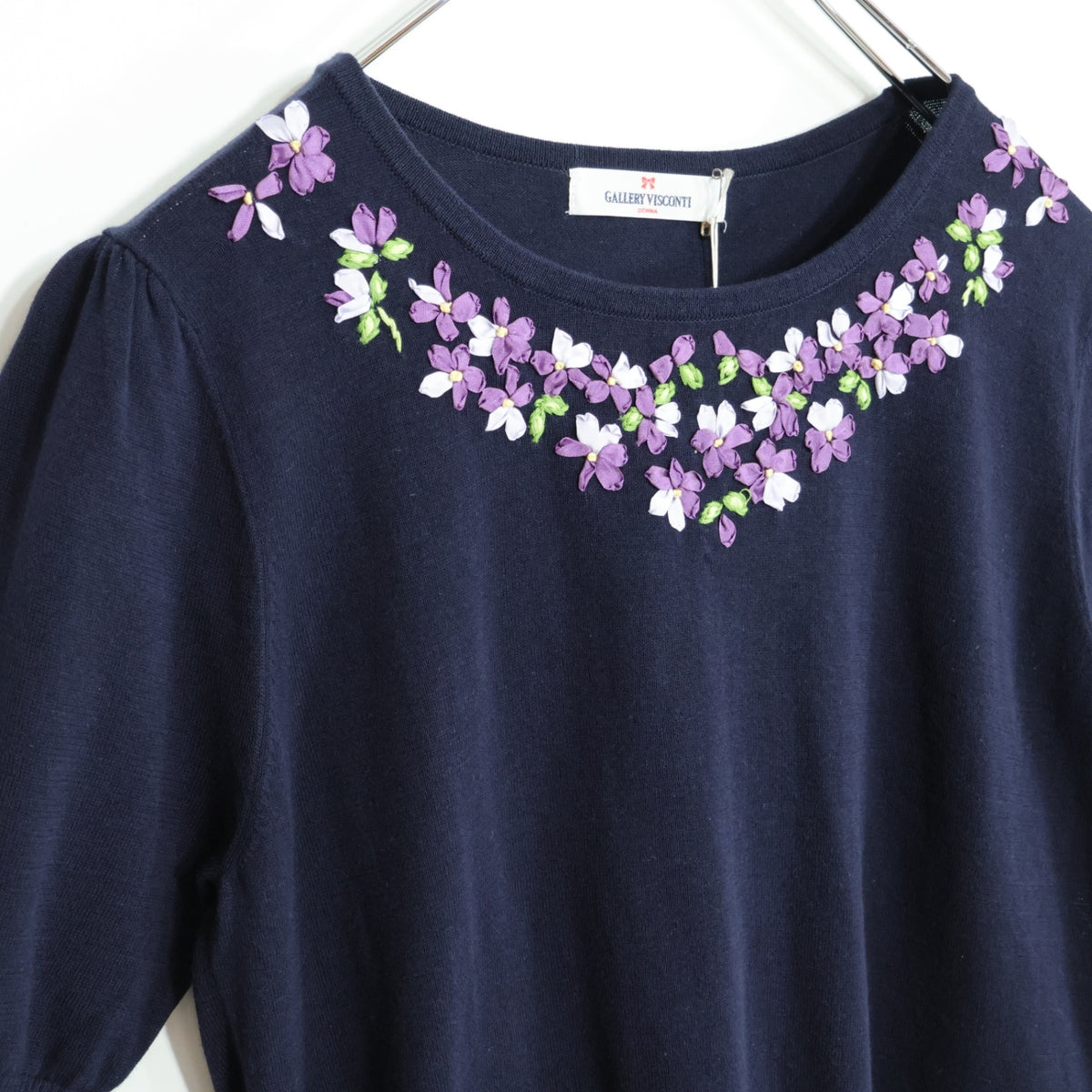 【美品・紙タグ有】ギャラリービスコンティ★お花モチーフ♪半袖ニット 大きいサイズ3 濃紺系 無地 z21202
