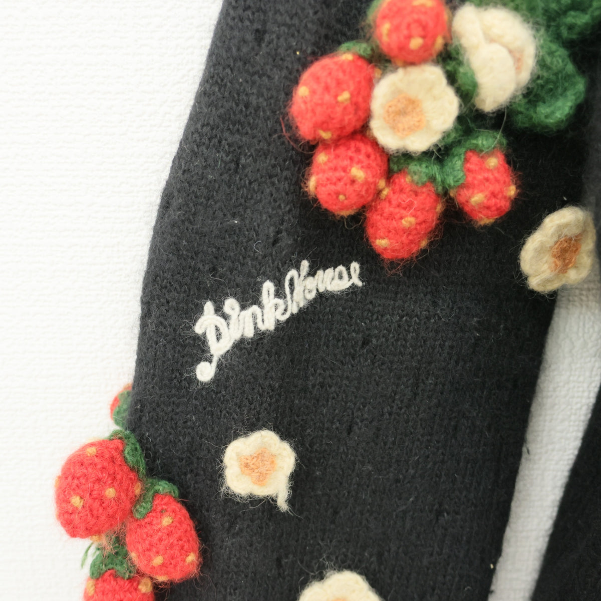 ピンクハウス★イチゴ&お花モチーフ♪透かし編みニットカーディガン 黒系 アンゴラ混 厚手 z23272