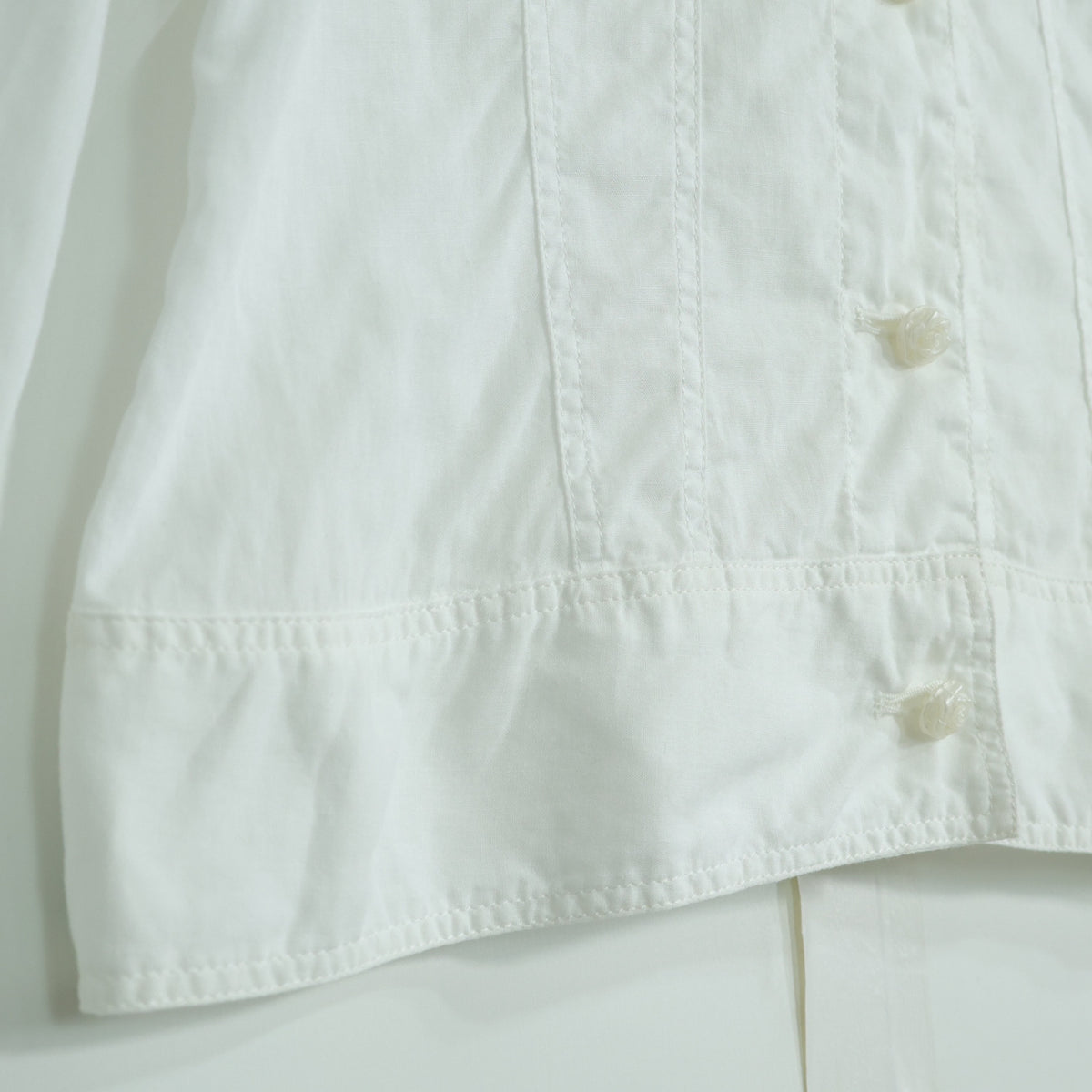 インゲボルグ★涼しげ♪ジャケット風の長袖ブラウス サイズＳ 白系 前開き カメリアボタン♪綿麻 無地 z21795