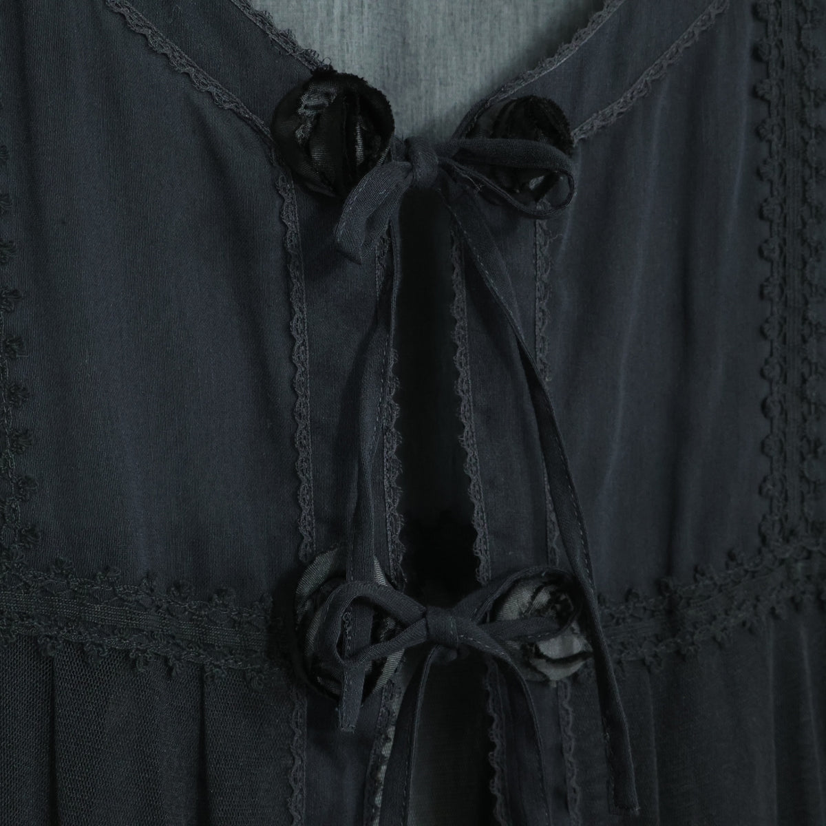 【美品】インゲボルグ★総チュールレース♪フリルたっぷりベスト はおりもの 黒系 前開き レース&お花モチーフ♪z22073