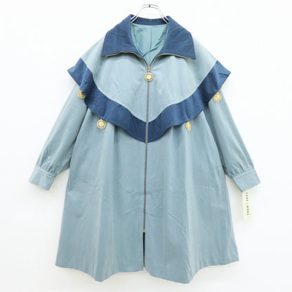 【極美品・紙タグ有】FORE&MORE★ケープ風 ジップアップコート サイズM ブルーグレー系 ゴールドチャーム付 日本製 z23488