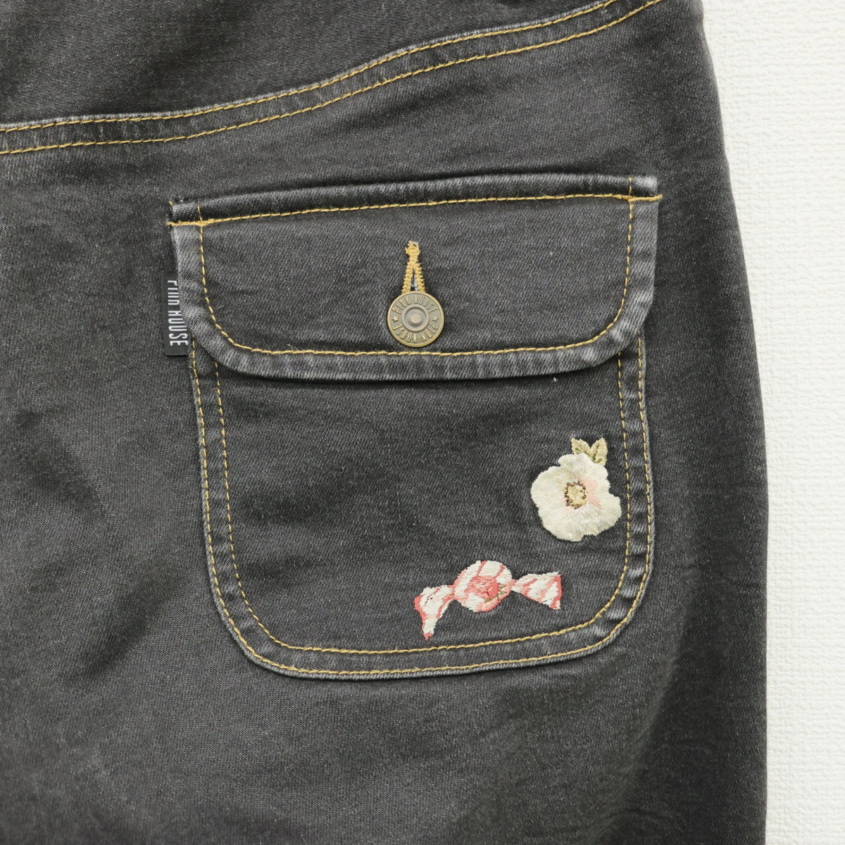 ピンクハウス★薔薇＆苺刺しゅう♪裾段々フリルのデニムパンツ クロップドも◎ 大きいサイズL 黒系 z23288