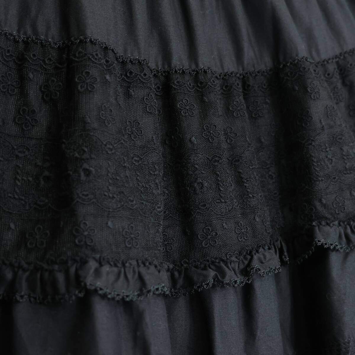【極美品・紙タグ有】ピンクハウス★繊細な刺繍チュールレースが大人可愛い♪かぶせ段々フリル♪ローンスカート 黒系 残布有 z21364