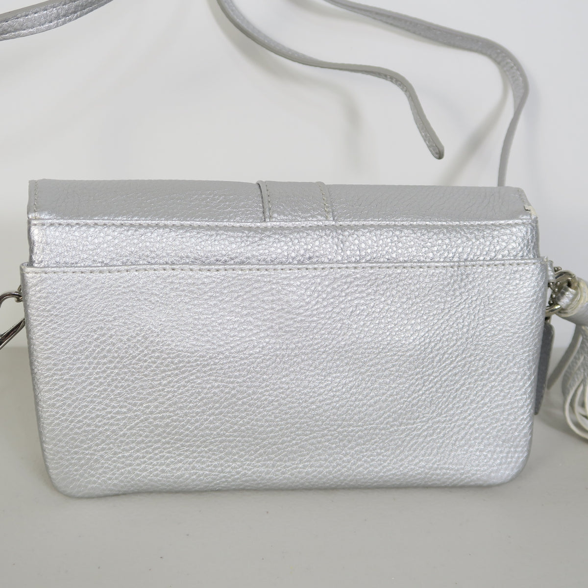 【美品】SALON de RUBAN サロン ド ルヴァン★機能美！たっぷりポケット ショルダークラッチ シルバー *ba341
