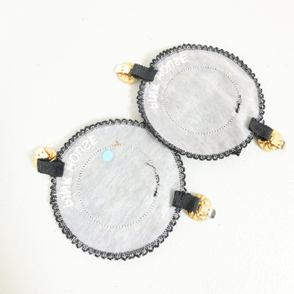 PINK HOUSE ピンクハウス★ロゴ刺繍×立体リボン♪ゴールド調クリップ 2個セット たくし上げ 黒系 ＊so454