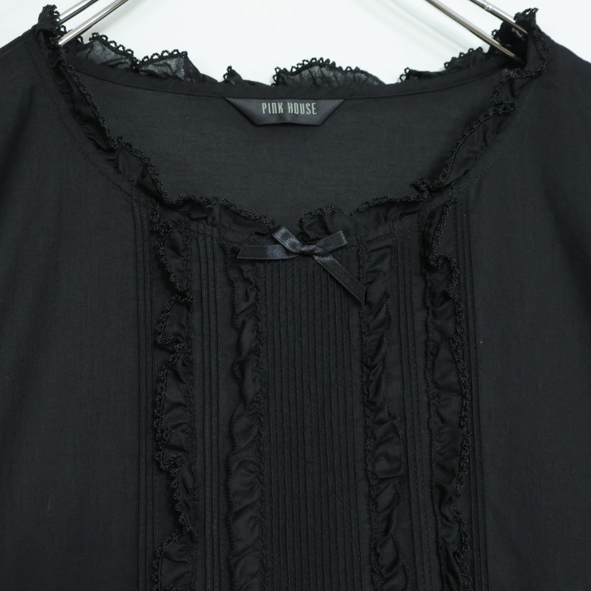 【美品】ピンクハウス★ふんわりフォルム♪華やかローンワンピース 黒系 裾段々&サテンリボン♪無地 z22172