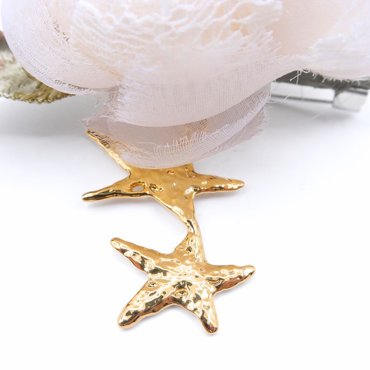 【美品】トワエボンボン ピンクハウス系★繊細なレース使いの薔薇と星のコサージュ 白系　＊ko110