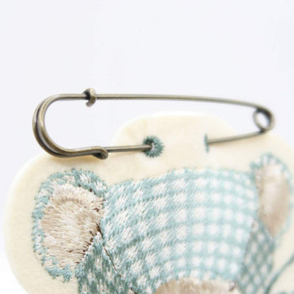 【美品】カールヘルム★可愛い！チェリーとリボン飾りのギンガムチェックテディベア 刺しゅうワッペン ブルー系 ko66