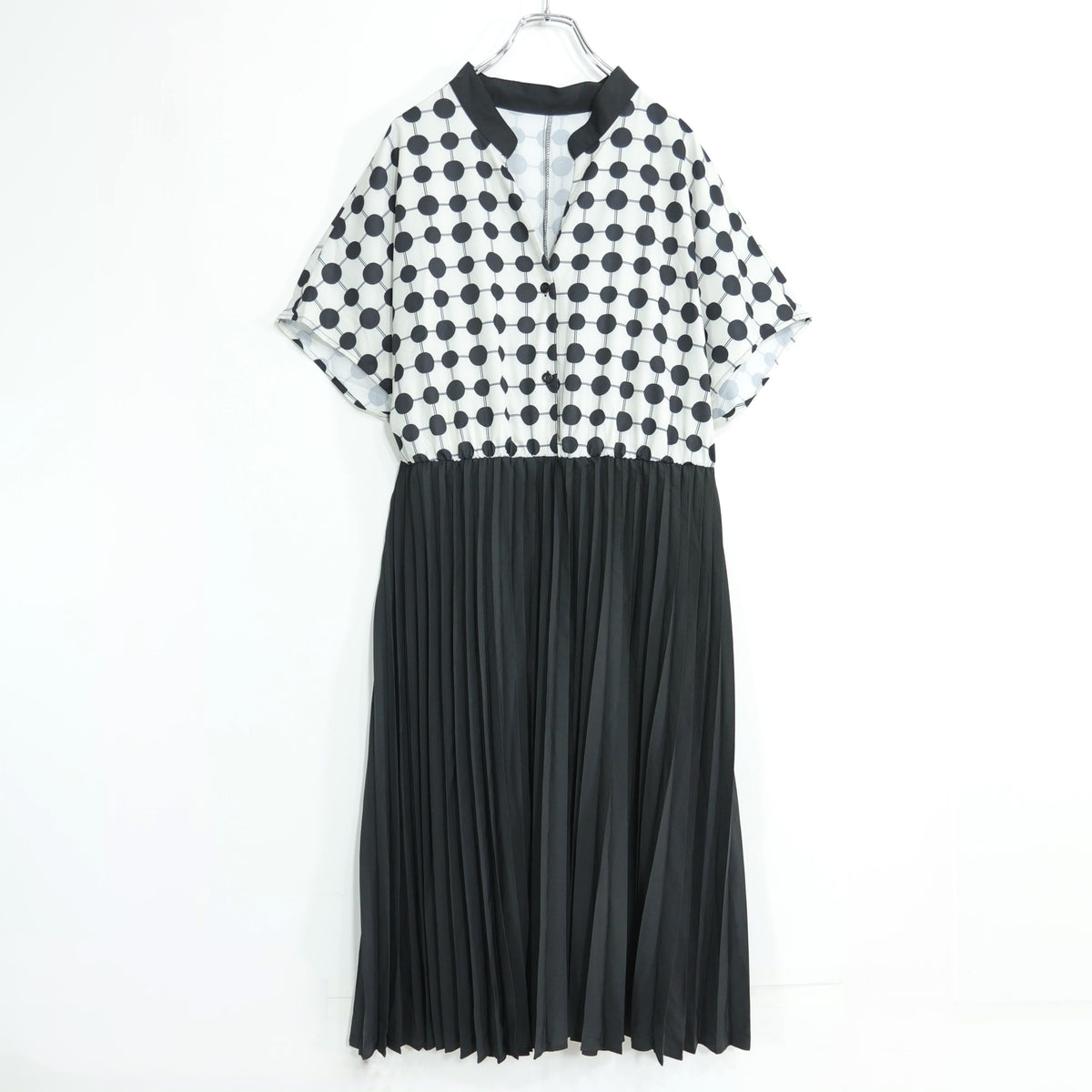 【美品】SHEIN CURVE★フレンチ袖ワンピース 大きいサイズ4XL 黒系 Vネック プリーツ 薄手 z22863