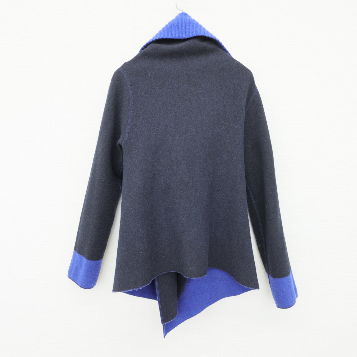 アツロウタヤマ★リバーシブル配色ニット 変形ブルゾン♪ ジャケット ビックカラー ニットコート 青黒系 z23541