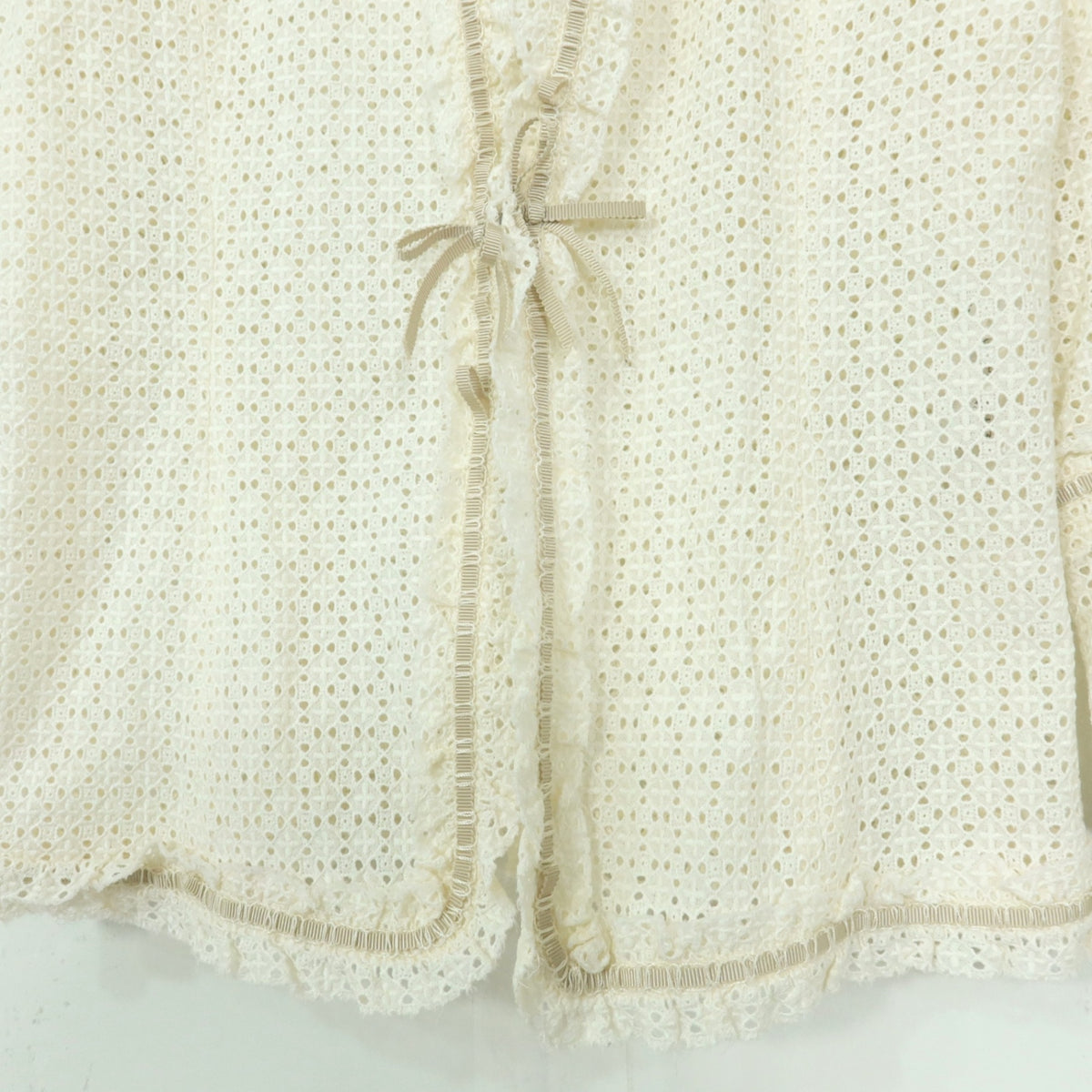 【美品】インゲボルグ★かぎ編みレースが可愛い♪リボン付き 透け感のあるジャケット♪サイズM 白系 z20371