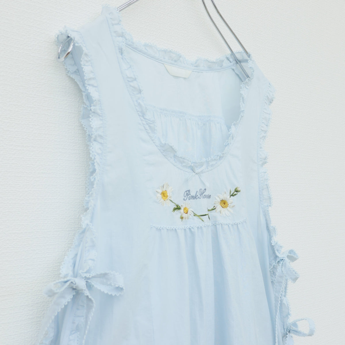 【美品】ピンクハウス★マーガレット&ロゴ刺繍♪ローンタブリエ エプロン サックス系 2026年 z23389