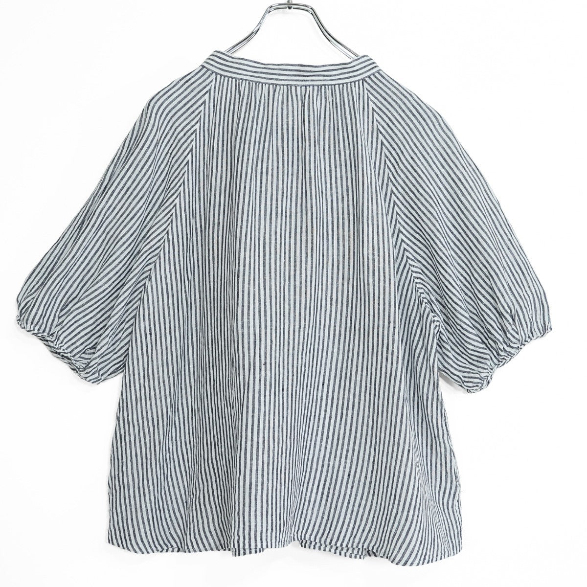 【美品】23区★麻100％♪半袖オーバーブラウス シャツ 大きいサイズ44 白×グレー系 ストライプ柄 薄手 z22955
