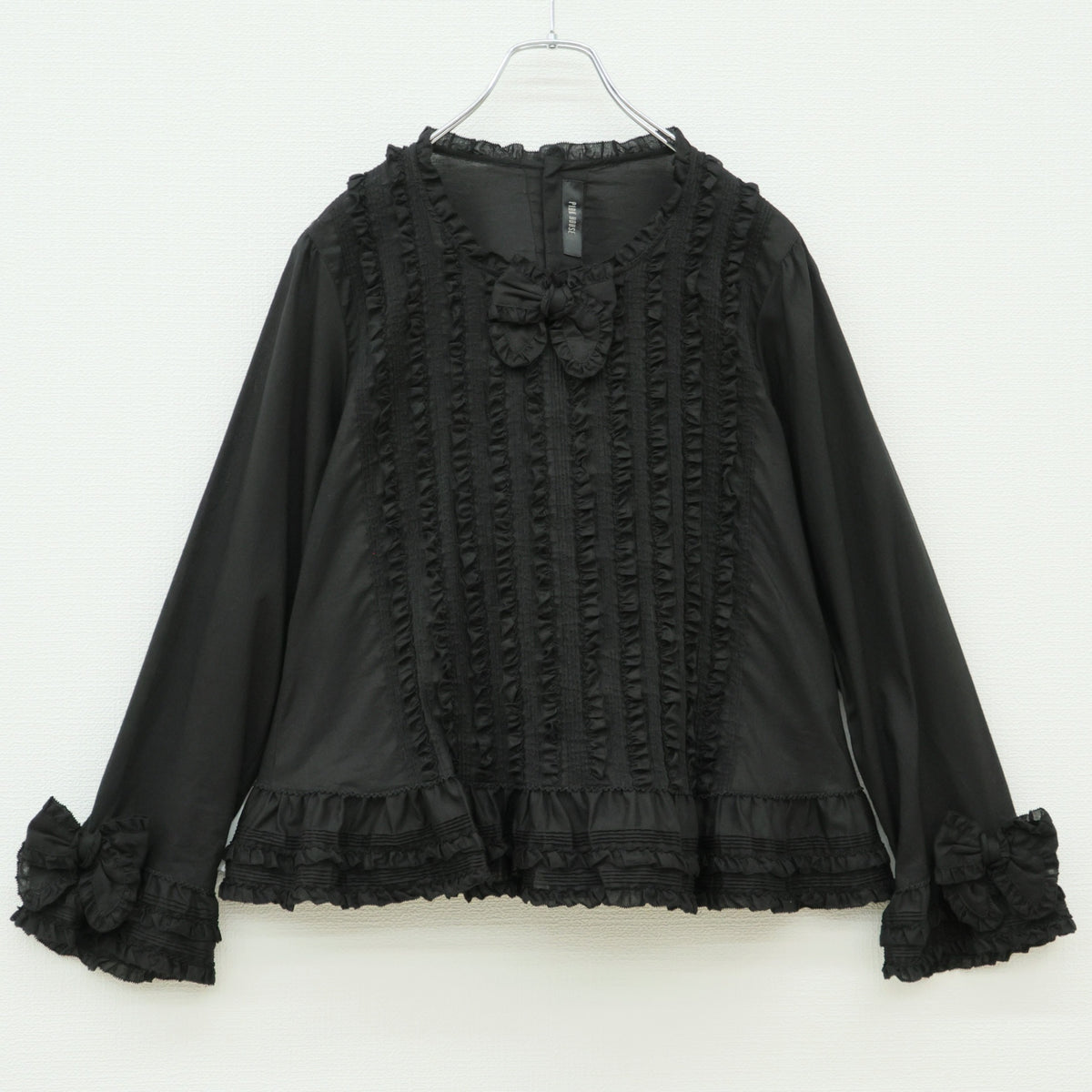 【極美品】ピンクハウス★たっぷりフリル&リボン使い♪長袖ローンブラウス 黒系 無地 薄手 z23293