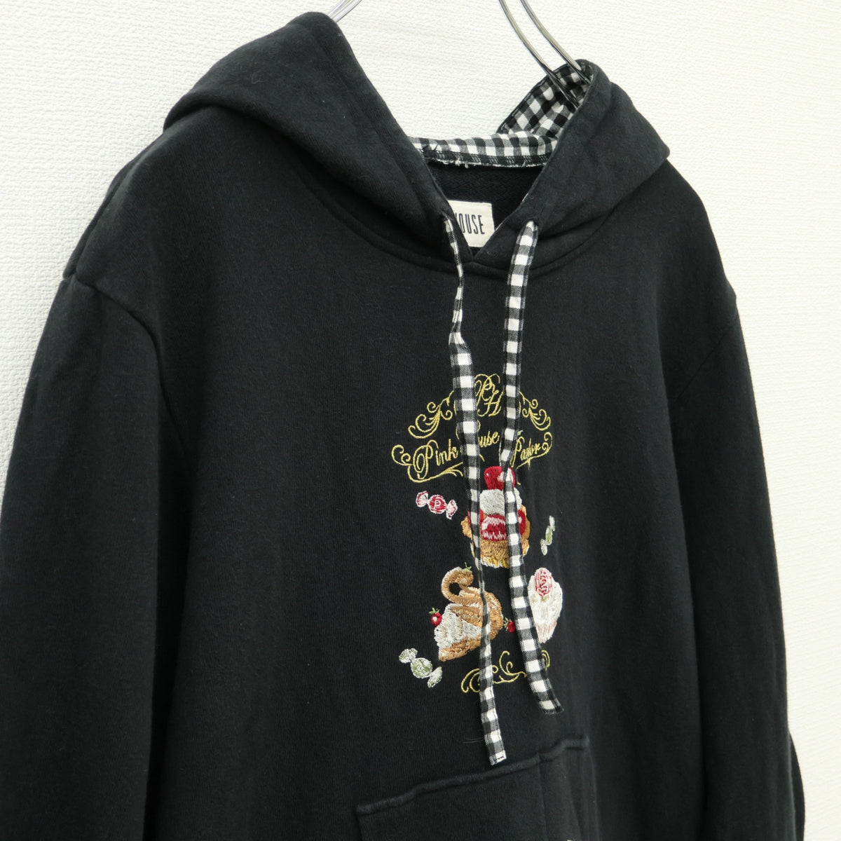 ピンクハウス★パーラー刺繍♪フーディパーカー 黒系 ギンガム使い♪2023年製 無地 z23193
