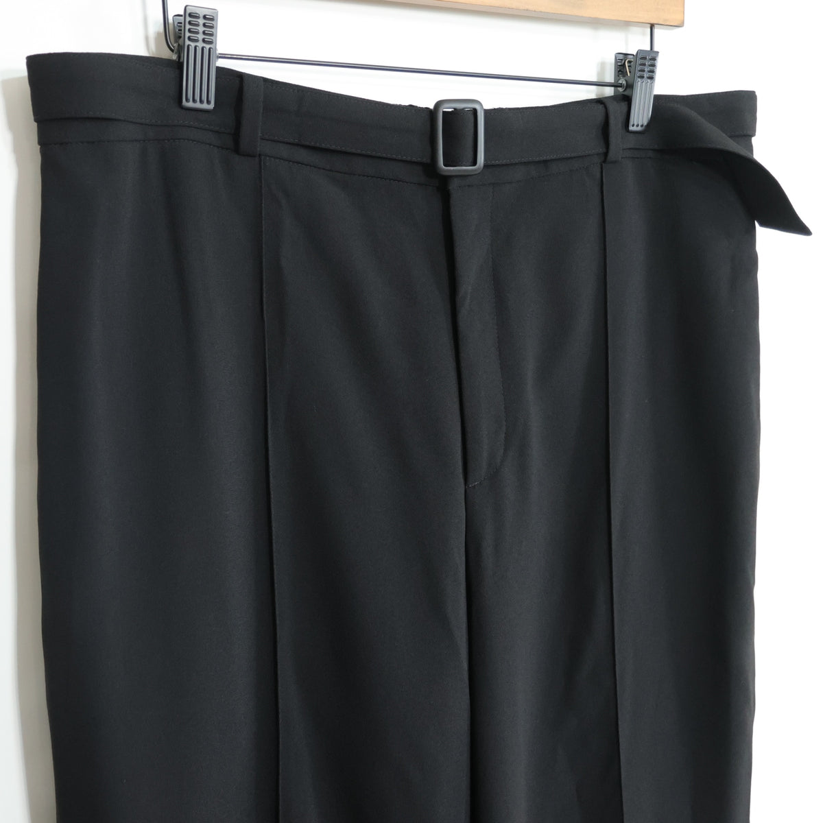 【美品・紙タグ有】ユニクロ★きれいめ ベルト付き センターピンタック ストレートパンツ 大きいサイズ3XL 黒系 z22935