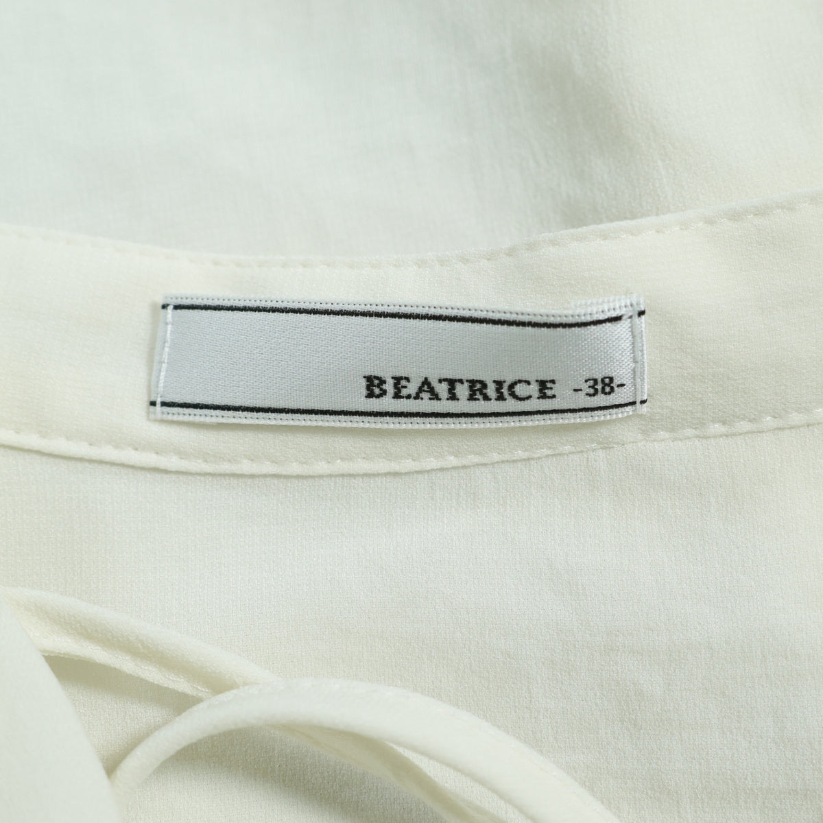 BEATRICE ベアトリス★フリルたっぷり♪オーバーブラウス サイズ38 アイボリー系 薄手 無地 z22736