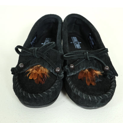 MINNETONKA★スエードモカシン 羽 ビーズ リボン サイズ7 24.0cm 黒系 sh244