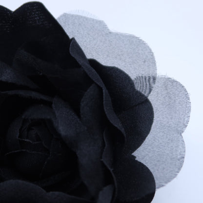 【美品】シックな黒カメリア チュールの花びら コサージュ ブラック系　＊ko108