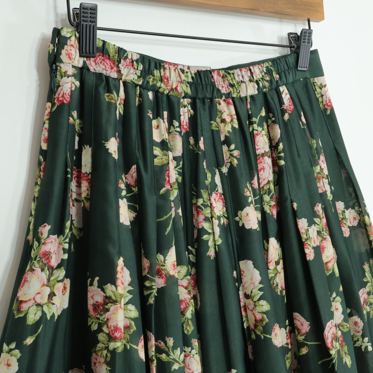 【美品】インゲボルグ★薔薇pt♪タック使いギャザースカート モスグリーン系 光沢あり♪薄手 z21478