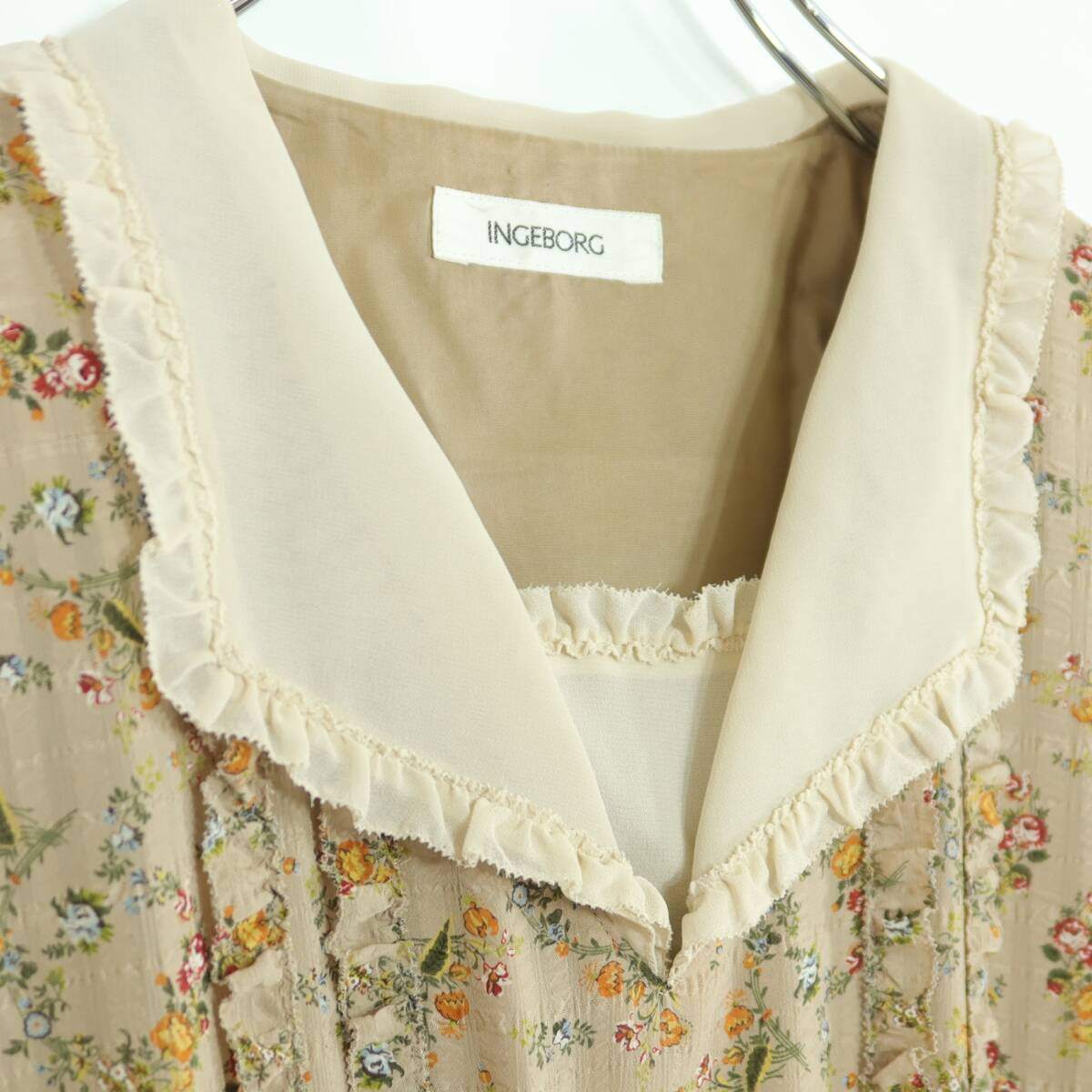 【美品】インゲボルグ★クラシカルな襟付き ピンタック フリル 花柄ワンピース♪ベージュ系 z19687