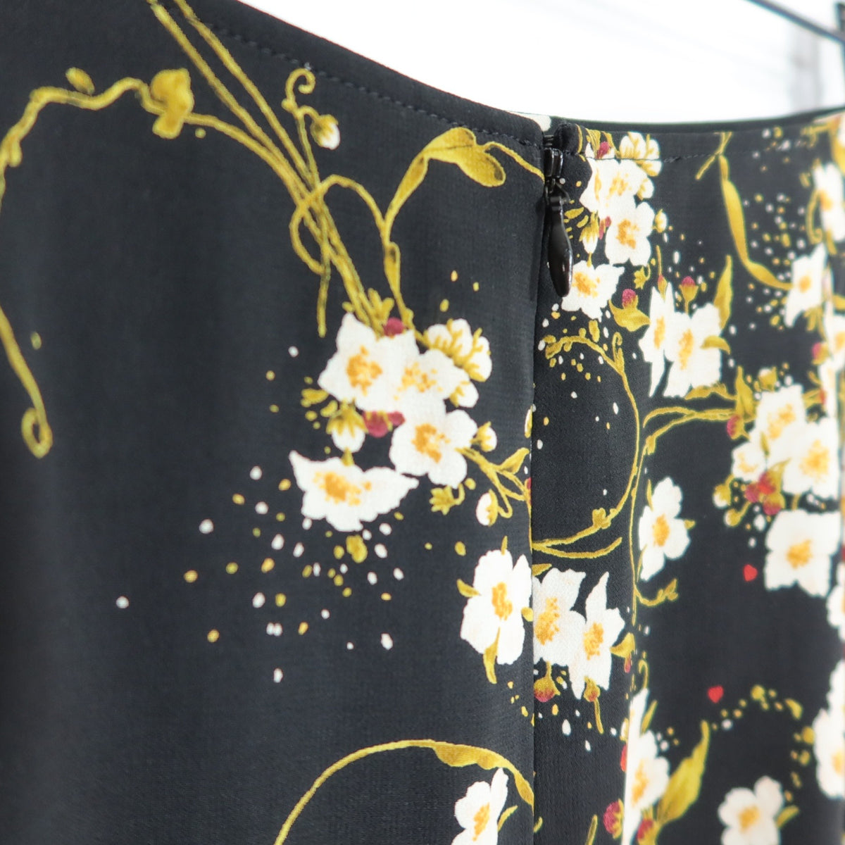インゲボルグ★アシンメトリ♪花柄マーメイドスカート サイズM 黒系 薄手 z20339