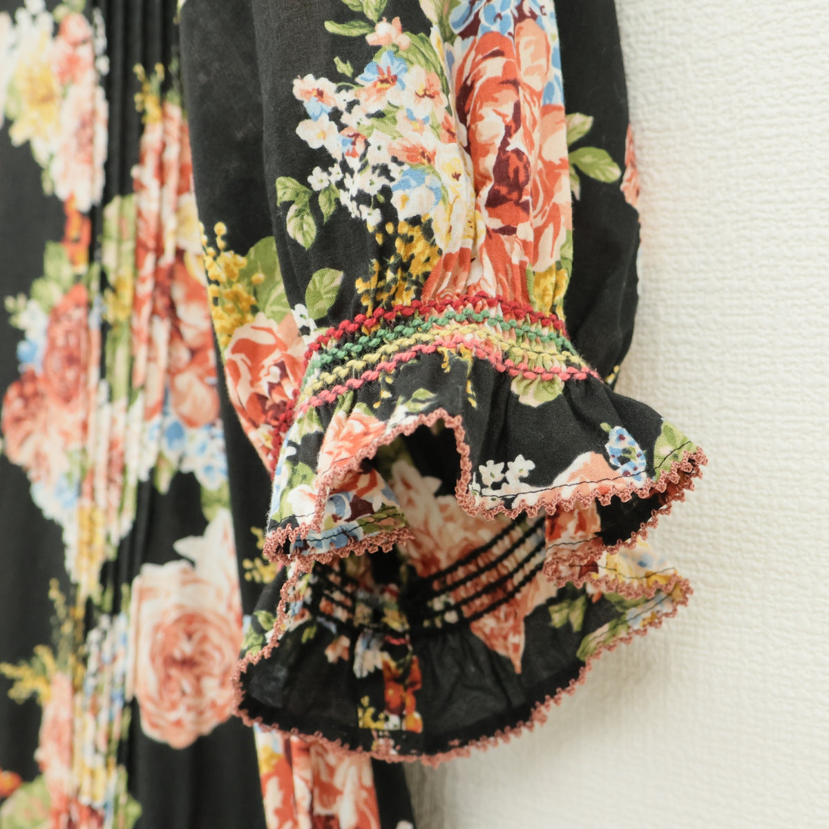 ピンクハウス★薔薇pt♪半袖ローンワンピース 黒系 ふんわり♪カラフル刺繍&リボン z23190