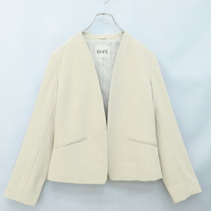 【美品】ロペ★大人上品♪ノーカラージャケット ボタンレス サイズ38 ベージュ系 無地 z23613