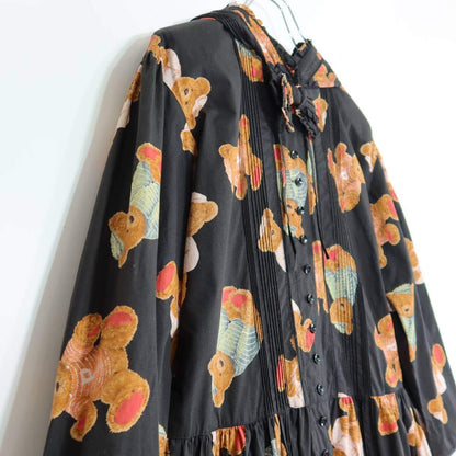 【美品】ピンクハウス★可愛い！セーターくまpt♪フード付きワンピース 黒系 前開き リボン&はしごレース♪薄手 z19593