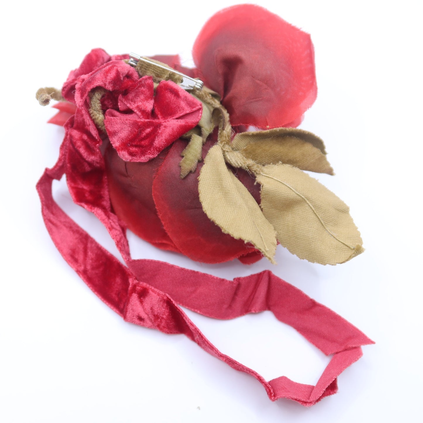 ピンクハウス系？★可憐で美しい♪ 鮮やかな薔薇コサージュ ベロアリボンがアクセント 赤系 ko093