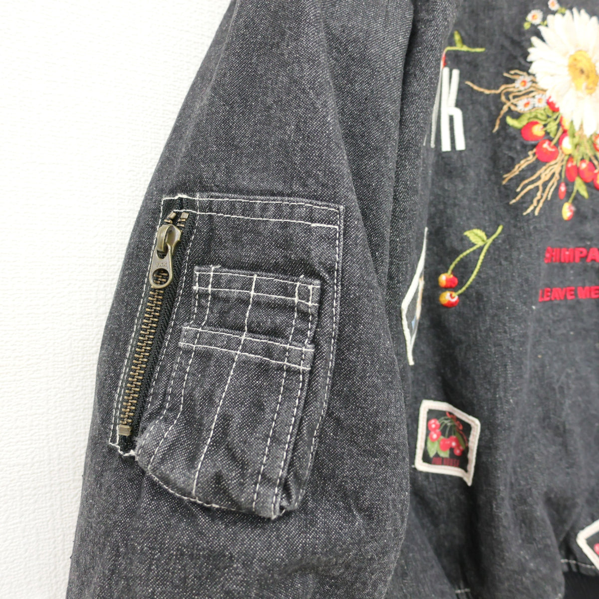 ピンクハウス★お花がいっぱい♪リバーシブルジャンパー 刺しゅう さくらんぼ 中綿入り ふわふわアウター デニム 黒系 前開き z23372