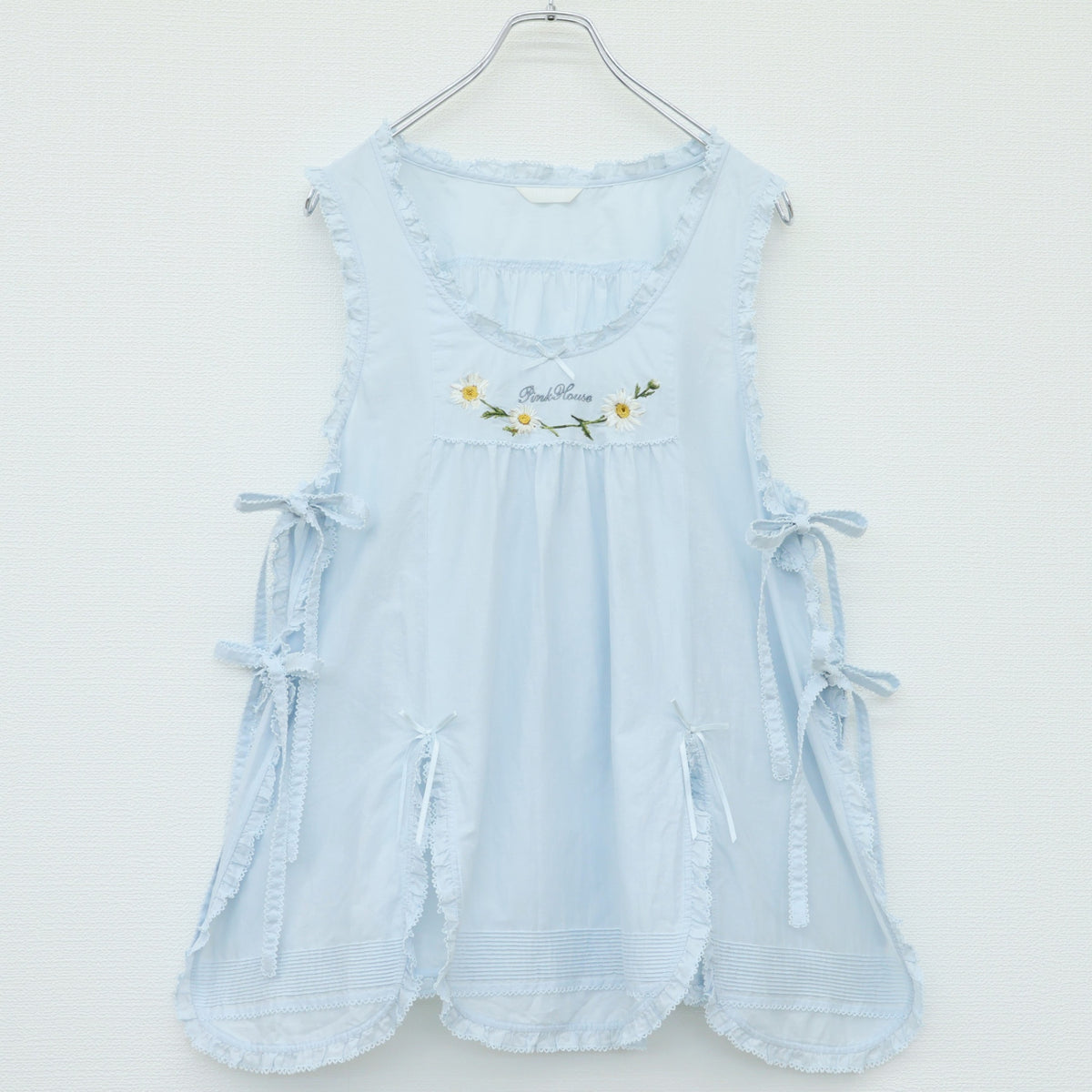 【美品】ピンクハウス★マーガレット&ロゴ刺繍♪ローンタブリエ エプロン サックス系 2026年 z23389