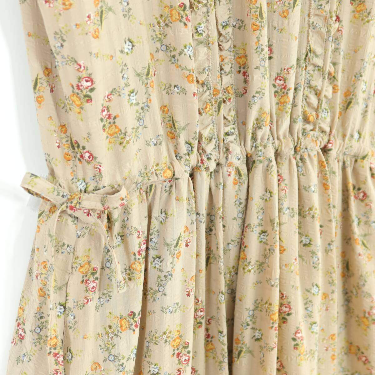 【美品】インゲボルグ★クラシカルな襟付き ピンタック フリル 花柄ワンピース♪ベージュ系 z19687