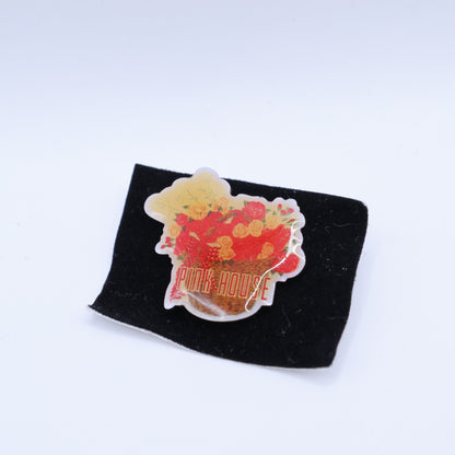 ピンクハウス★アクリル製ピンバッジ♪薔薇ブーケ ブランドロゴ入り *so251